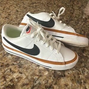 Women’s Nike Court Legacy